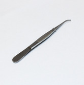 Пинцет L= 105х0.6мм, глазной хирургический изогнутый с фиксатором, кончик с зубом