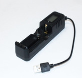 ЗУ универсальное для Li-Ion 1-местное 18650, 26650,.. ток заряда - 1.2A, питание: USB, ЖК-дисплей  S-18655